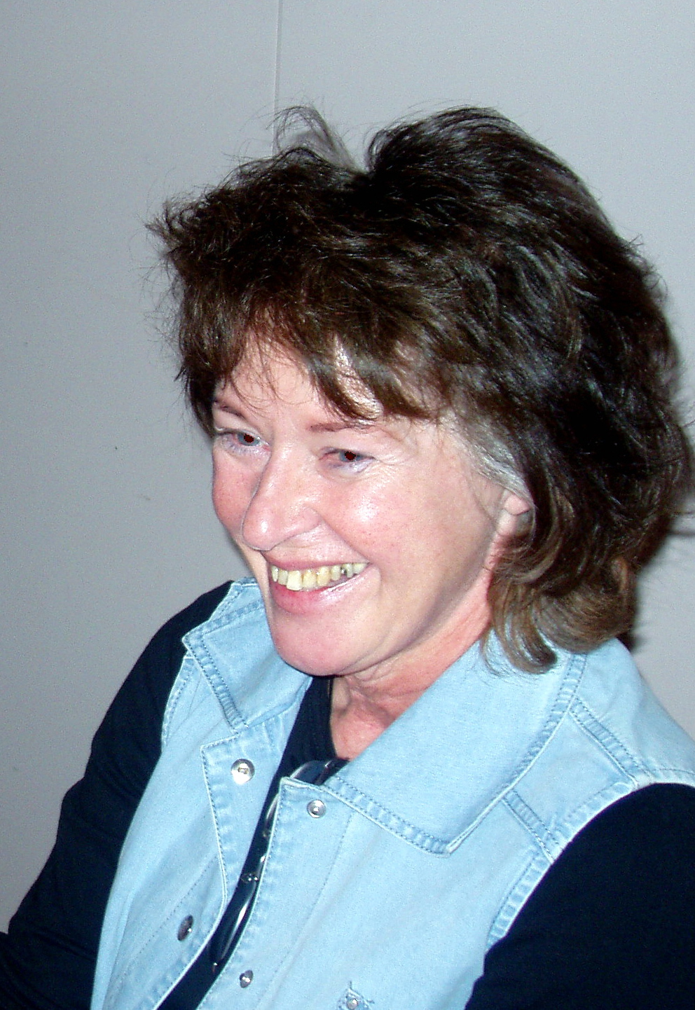 OLYMPUS DIGITAL CAMERA         