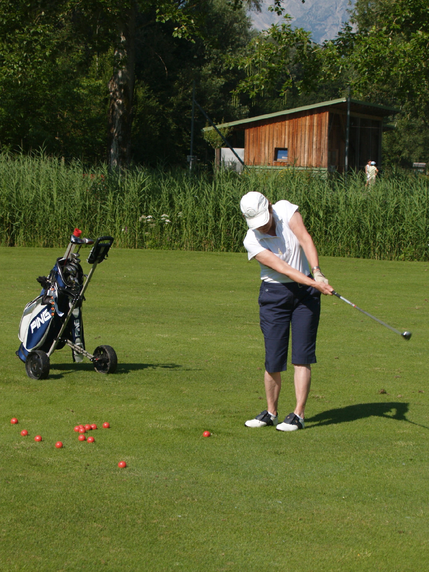 OLYMPUS DIGITAL CAMERA         